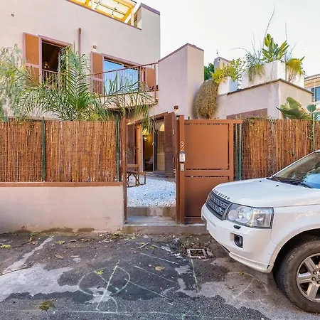 Private Garden 3 Min Walk To Metro Apartment *