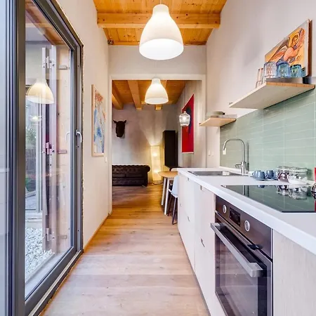 Apartment Private Garden 3 Min Walk To Metro